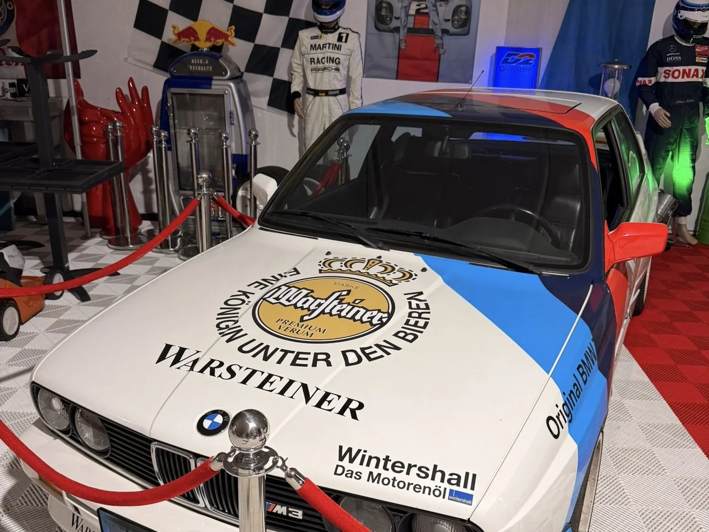 BMW M3 (E30) · Warsteiner — Exponat der Royal Legacy Motorsport Heritage Kollektion