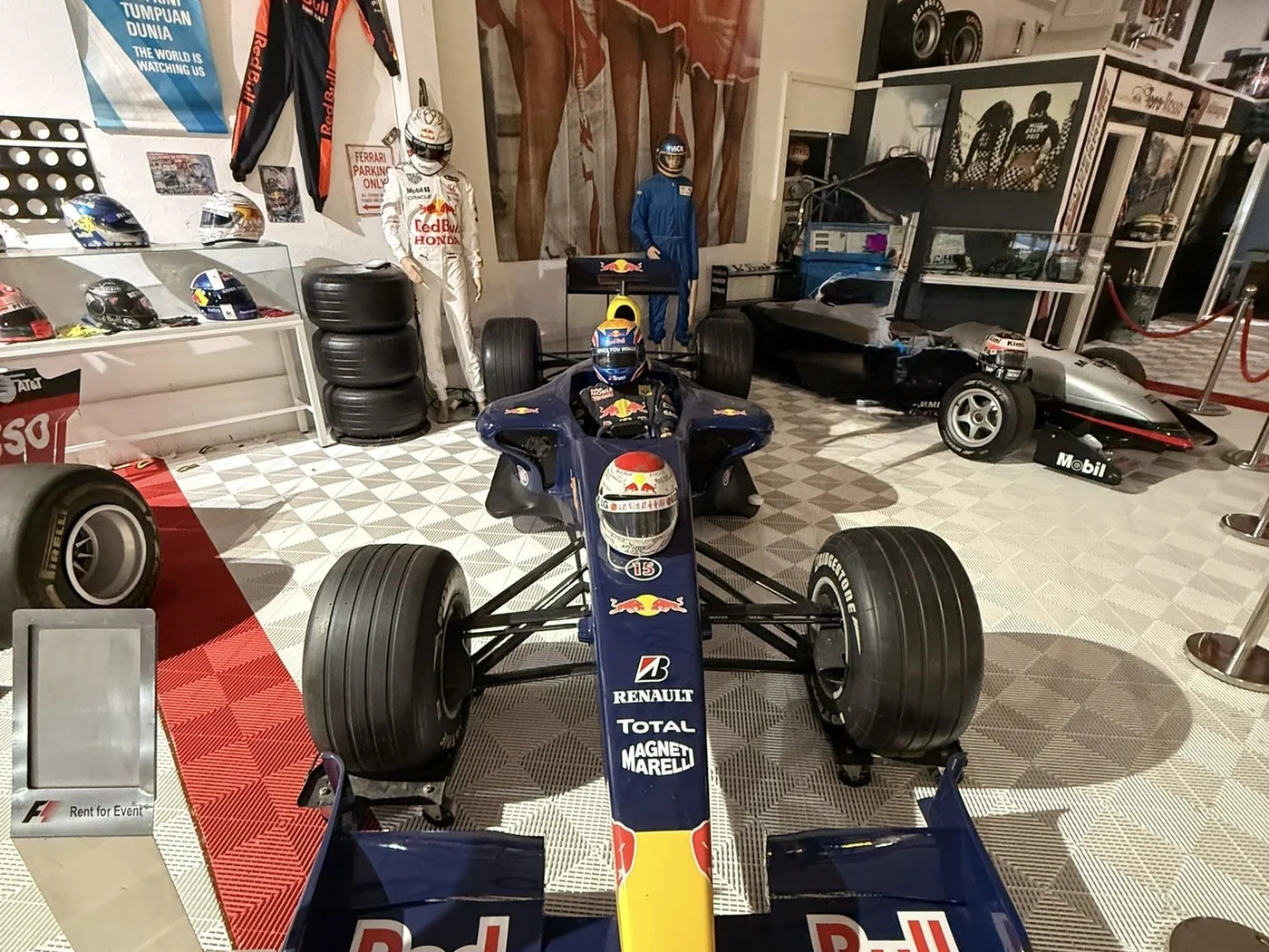 Red Bull Racing · Renault-Ära — Exponat der Royal Legacy Motorsport Heritage Kollektion
