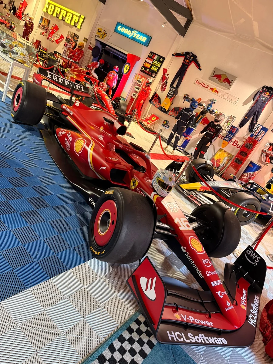 Historisches Formel-1-Fahrzeug — Kollektion Royal Legacy Motorsport Heritage