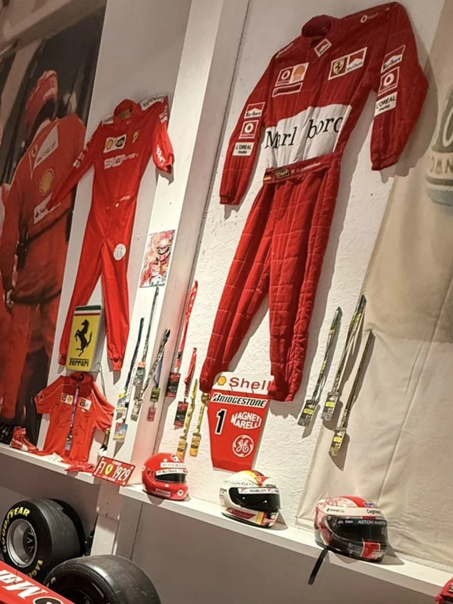 Originale Rennanzüge und Memorabilia — Kollektion Royal Legacy Motorsport Heritage