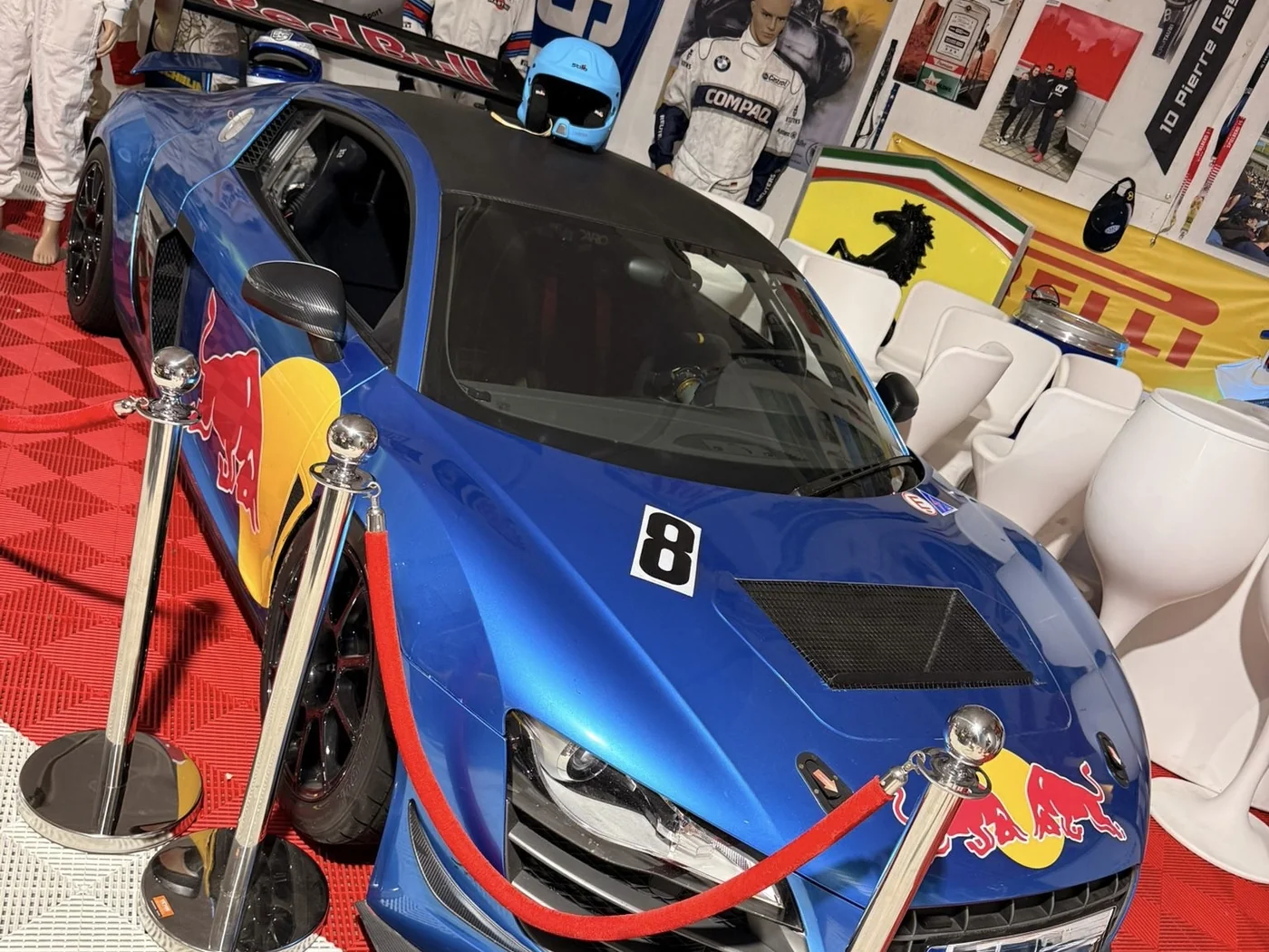 Audi R8 LMS · Red Bull — Exponat der Royal Legacy Motorsport Heritage Kollektion