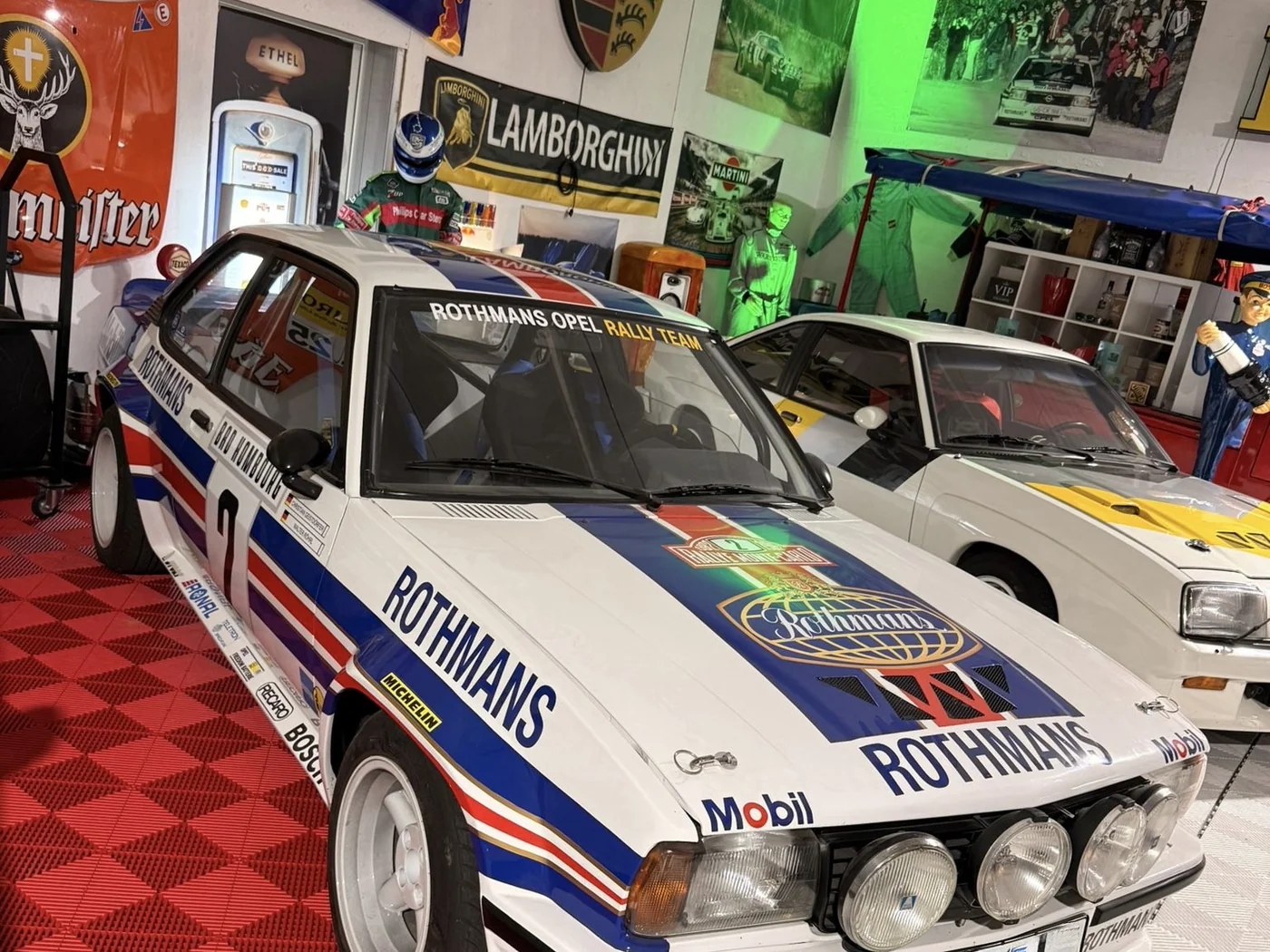 Opel Ascona 400 · Rothmans — Exponat der Royal Legacy Motorsport Heritage Kollektion